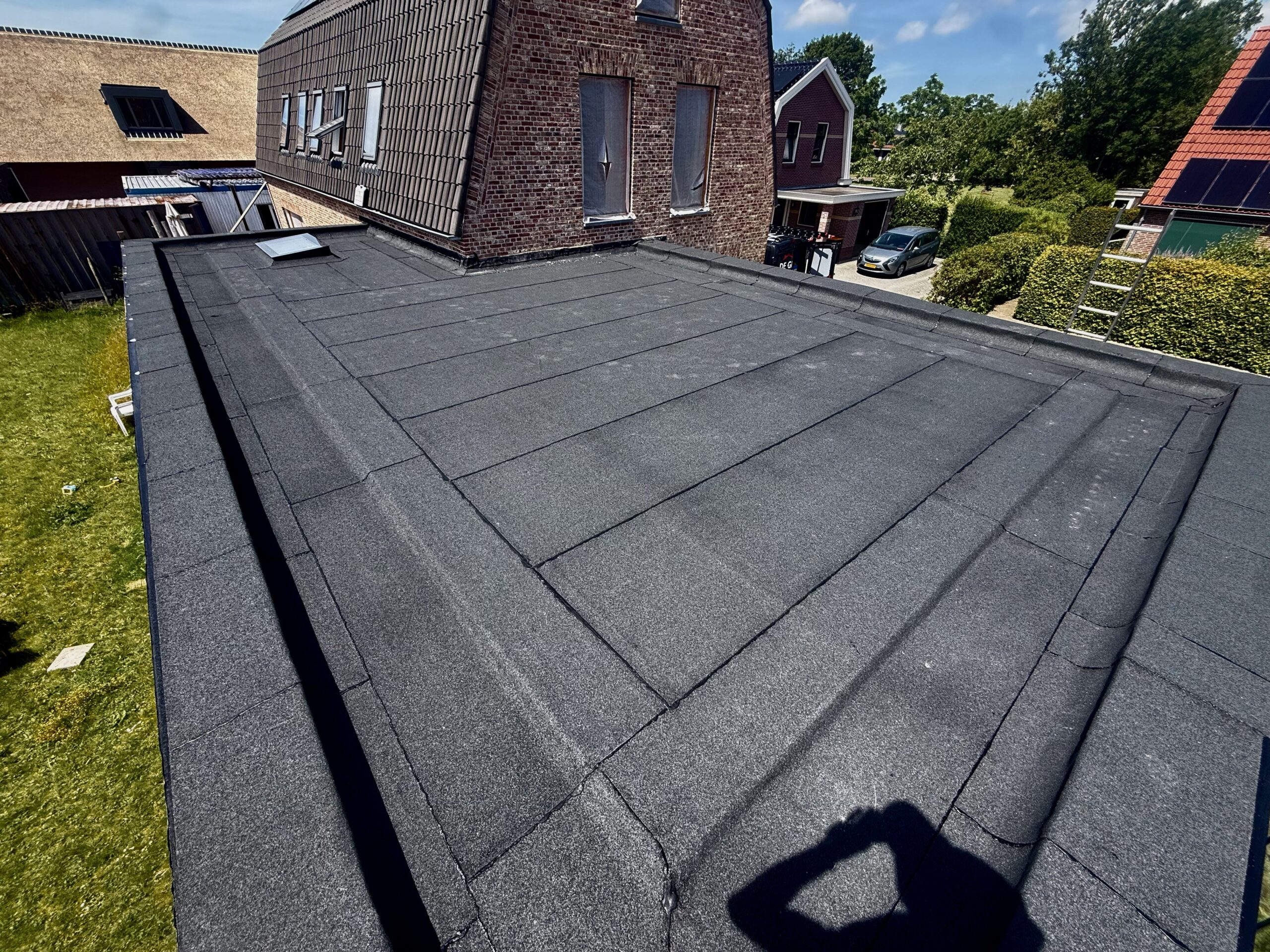 Bitumen dakbedekking op een plat dak door De Graaf Dakwerken