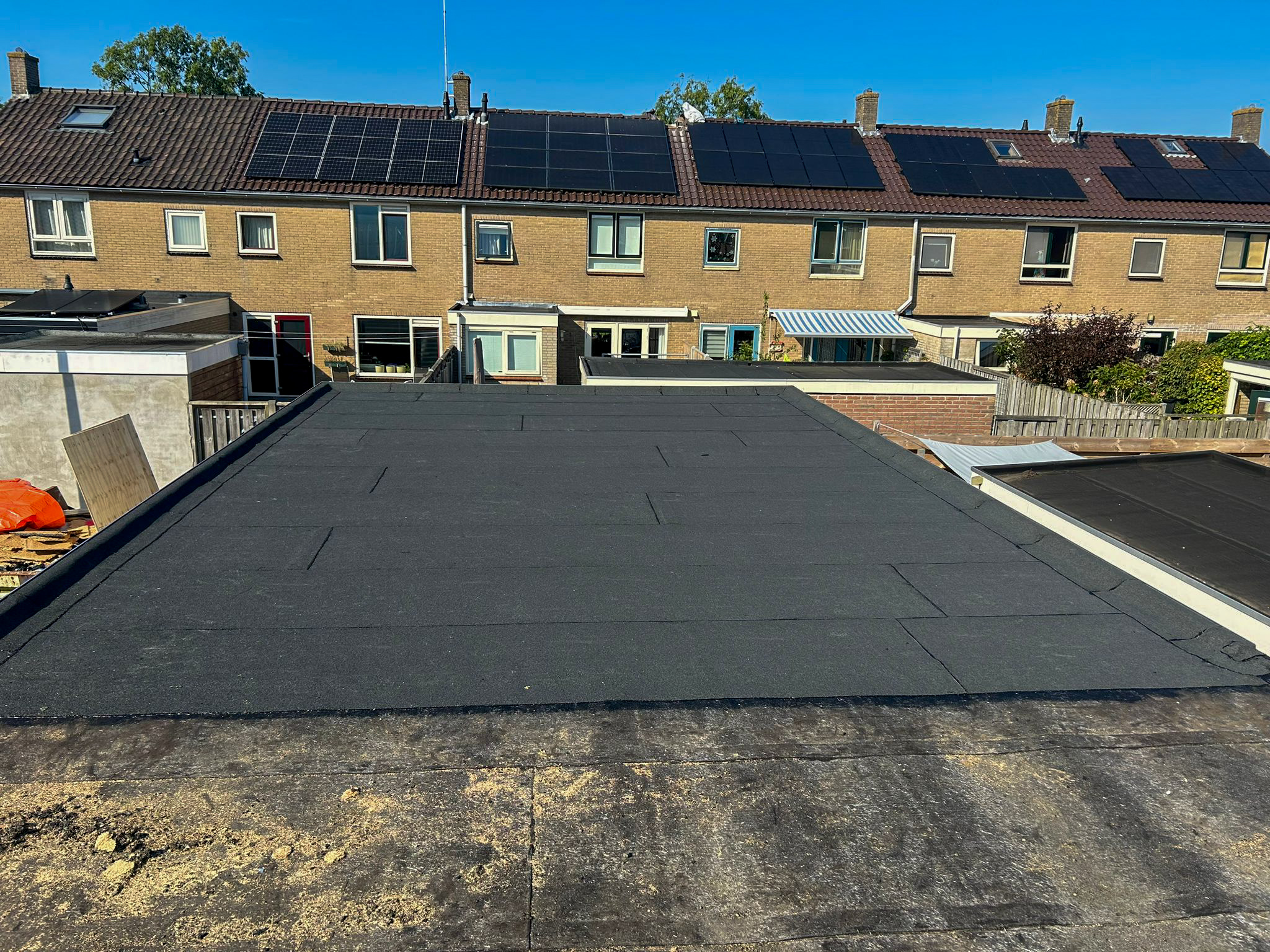 Plat dak voor de vernieuwing van de bitumen dakbedekking